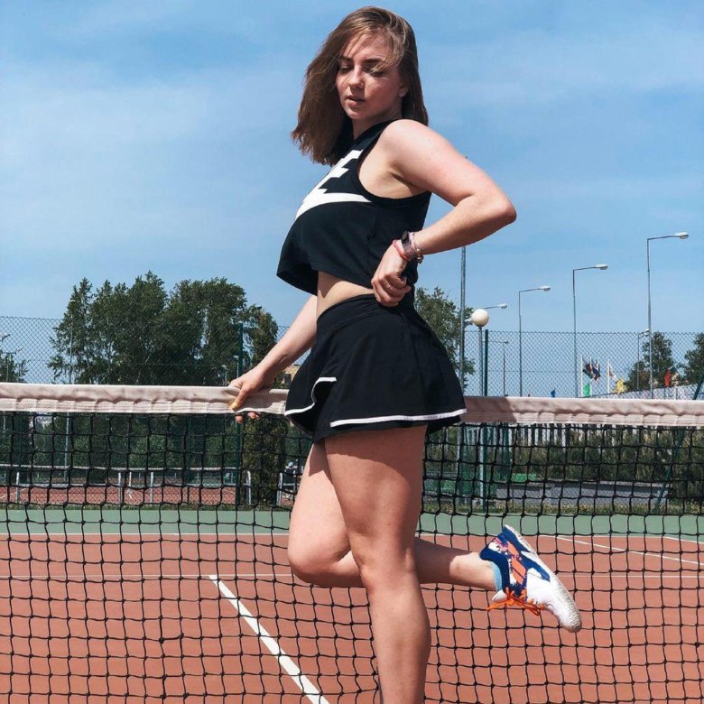 Чика участвует в порно с тренером по теннису