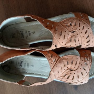 Босоножки из замши, Германия