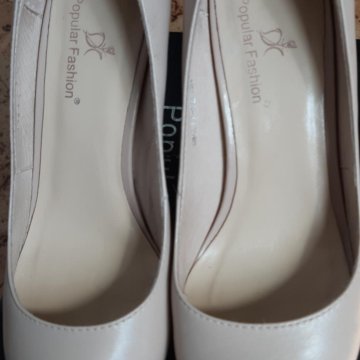 Бежевые туфли