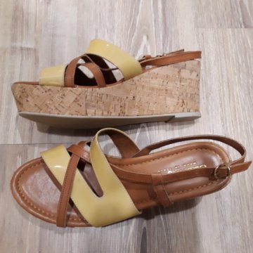 Босоножки беж, коричневые Carlo Pazolini