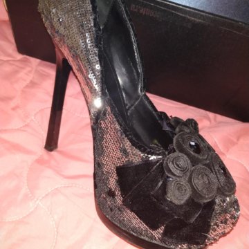 Туфли новые, меняют цвет