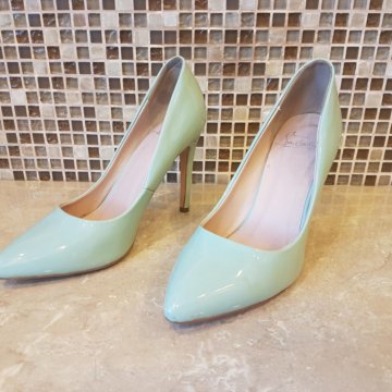 Туфли 38 размер, цвет мята, лакированная кожа.