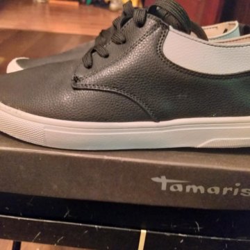 Кроссовки женские