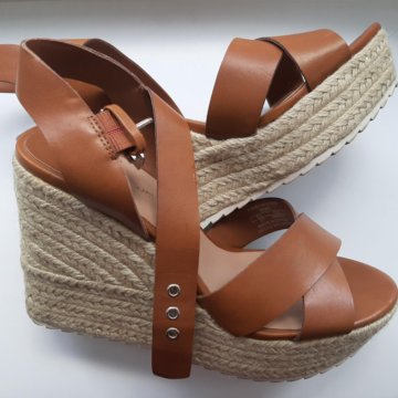 Босоножки на танкетке 37р