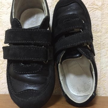 Кожаные кроссовки