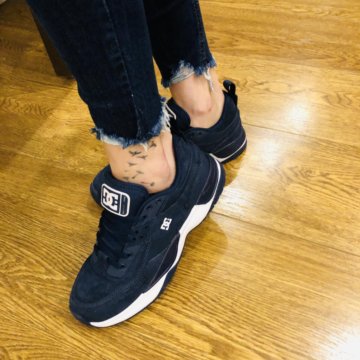 Кроссовки DC