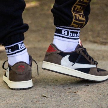 aj1 low travis