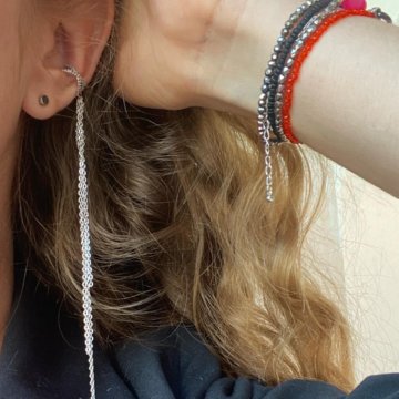 Кафф с фианитами и цепочками