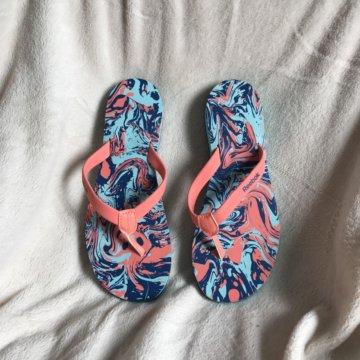 Reebok сланцы новые
