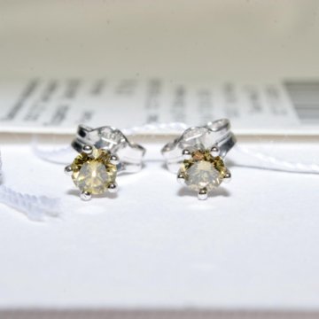 Бриллианты 0,30 Кт жёлтые пусеты новые золото