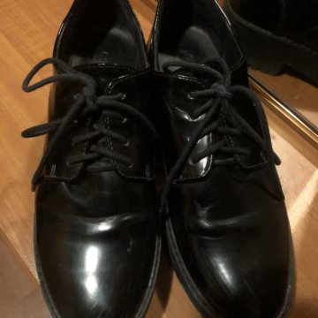 Ботинки, туфли лакированные Monki