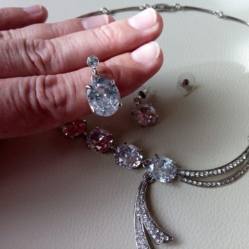 Серьги, ожерелье. Бижутерия.