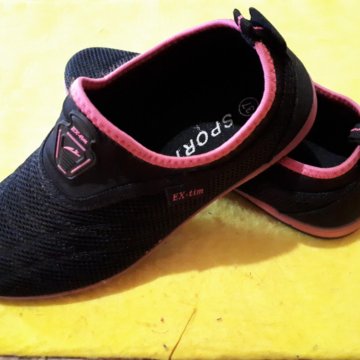 Спортивная обувь))