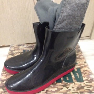 Женские - резиновые ботильоны новые.