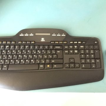 Клавиатура и мышь от Logitech.