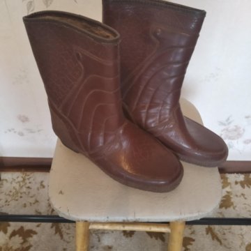 Резиновые утеплённые женские сапоги