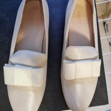 Лоферы кожаные женские Abricot размер 39