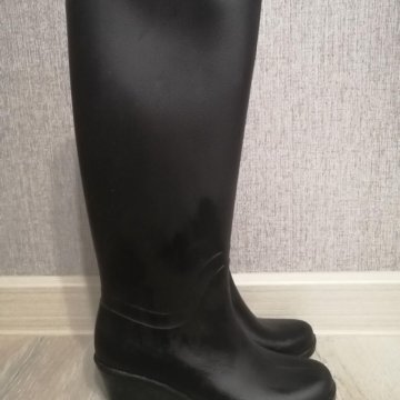 Черные резиновые сапоги на танкетке Nordman