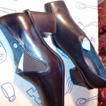 Туфли чёрные 40 разм.