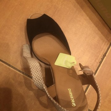 Босоножки новые