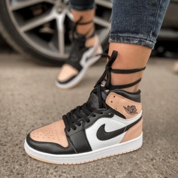 Кроссовки Nike Air Jordan 1 Retro