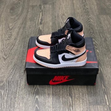 Кроссовки Nike Air Jordan 1 Retro