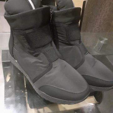 Женские зимние ботинки.