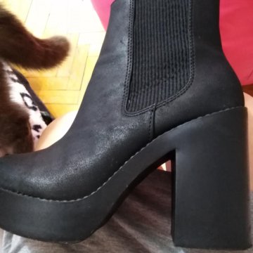 Ботильоны DIVIDED.