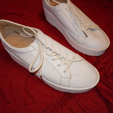 Полу ботинки кроссовки женские