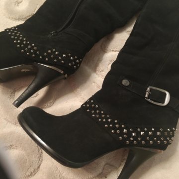 Шикарные зимние сапоги /звёздами и стразами