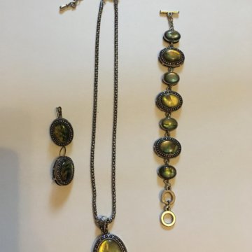 Комплект бижутерии (новый)