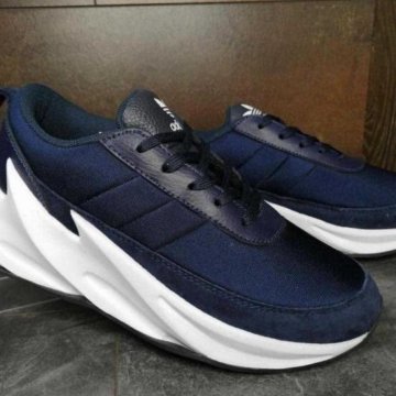 Женские кроссовки Adidas Shark