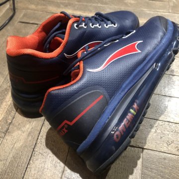 Кроссовки женские