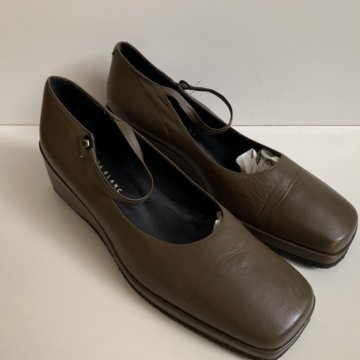 Туфли кожаные на танкетке