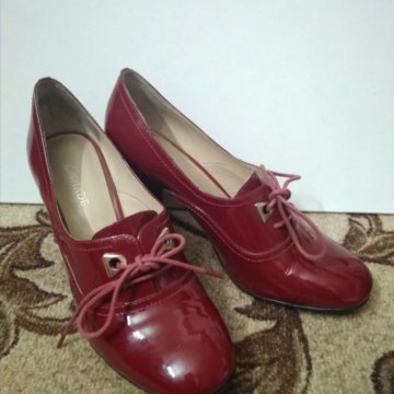Туфли женские лакированные
