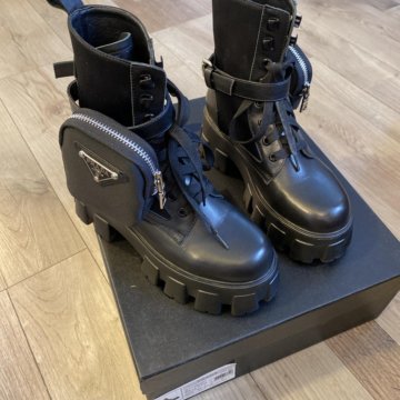 Женские ботинки Prada