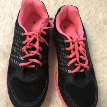 Кроссовки новые