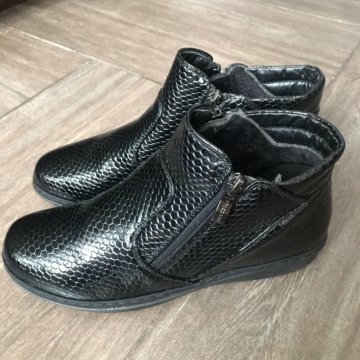 Ботинки осенние новые