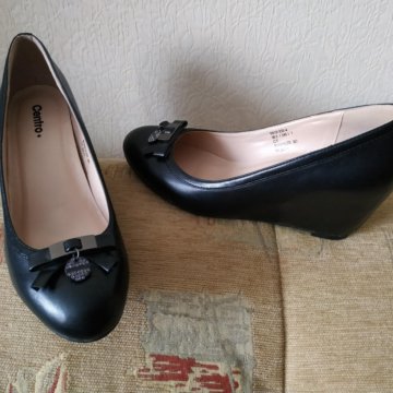 Женская обувь 38 размера.