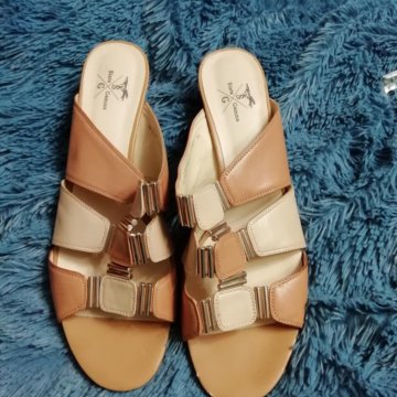 Женские босоножки