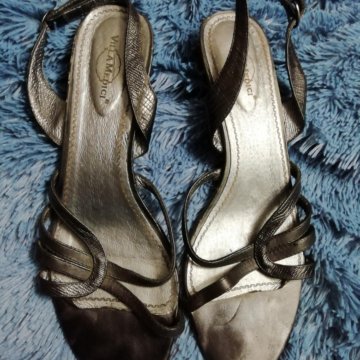 Женские босоножки