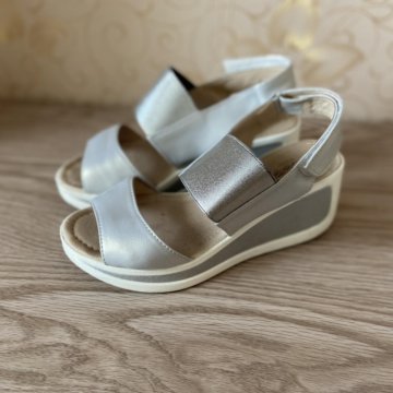 Босоножки 37р, цвет белый, серебристый