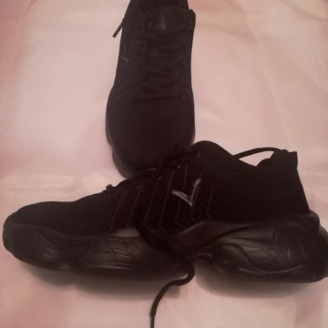 Кроссовки женские