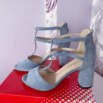 Замшевые босоножки