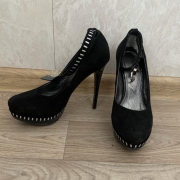 Замшевые туфли Kapriccci на шпильке