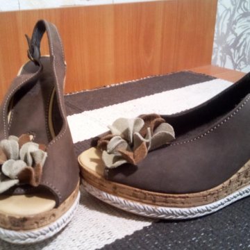 Босоножки женские