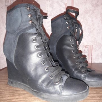 Ботинки на танкетке