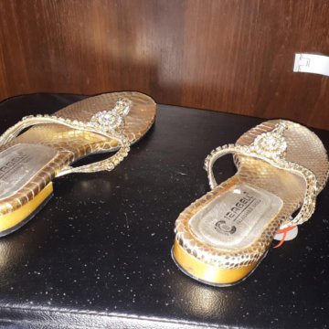 Женские босоножки