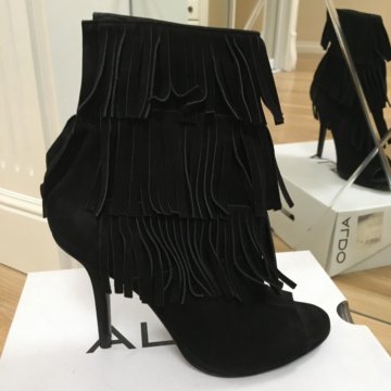 Ботильоны замшевые с бахромой