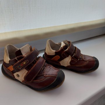 Кроссовки на мальчика кожаные